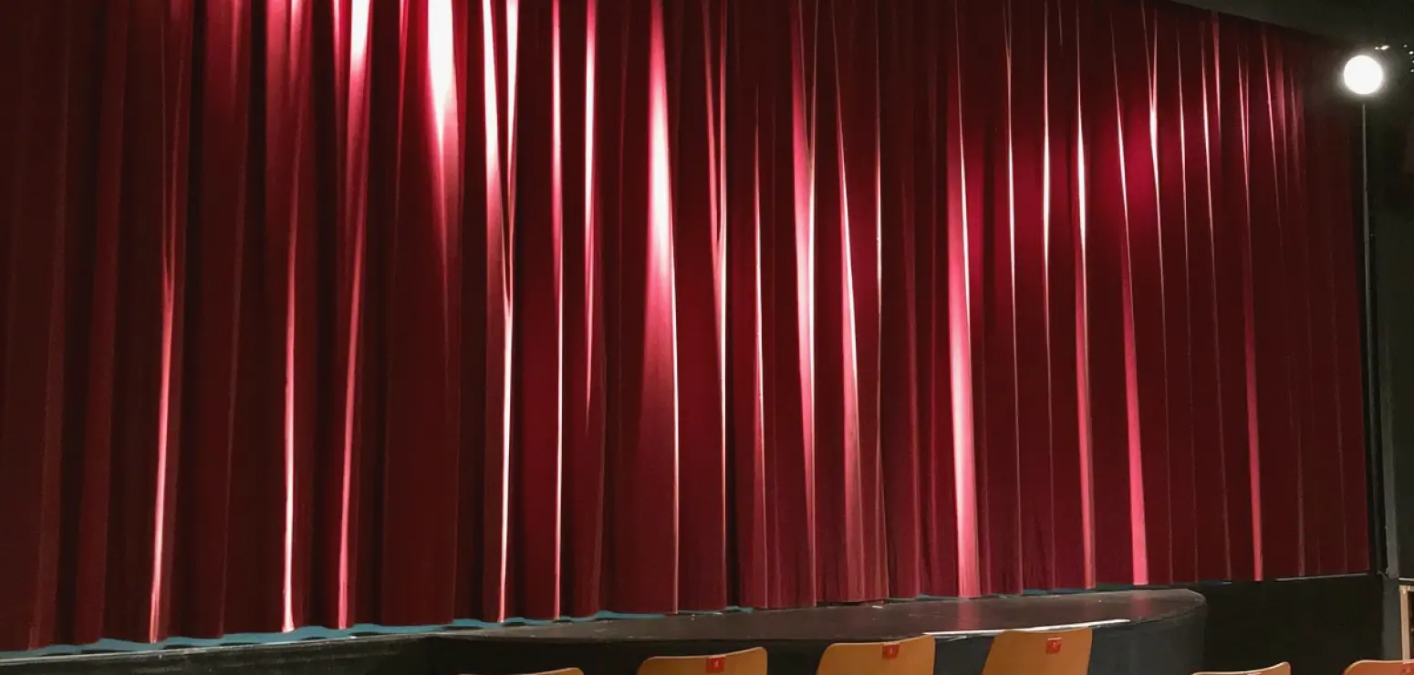 Was Theatrale Präsenz kostet und welche Faktoren den Preis bestimmen
